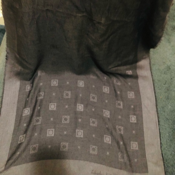 Salvadore Ferragamo Scarf/Shawl. 72” By 30”. 100% Cashmere. Long. - Picture 6 of 15